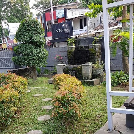 Embe Pitoe Syariah Gejayan RedPartner Hotel Pakualaman Bagian luar foto