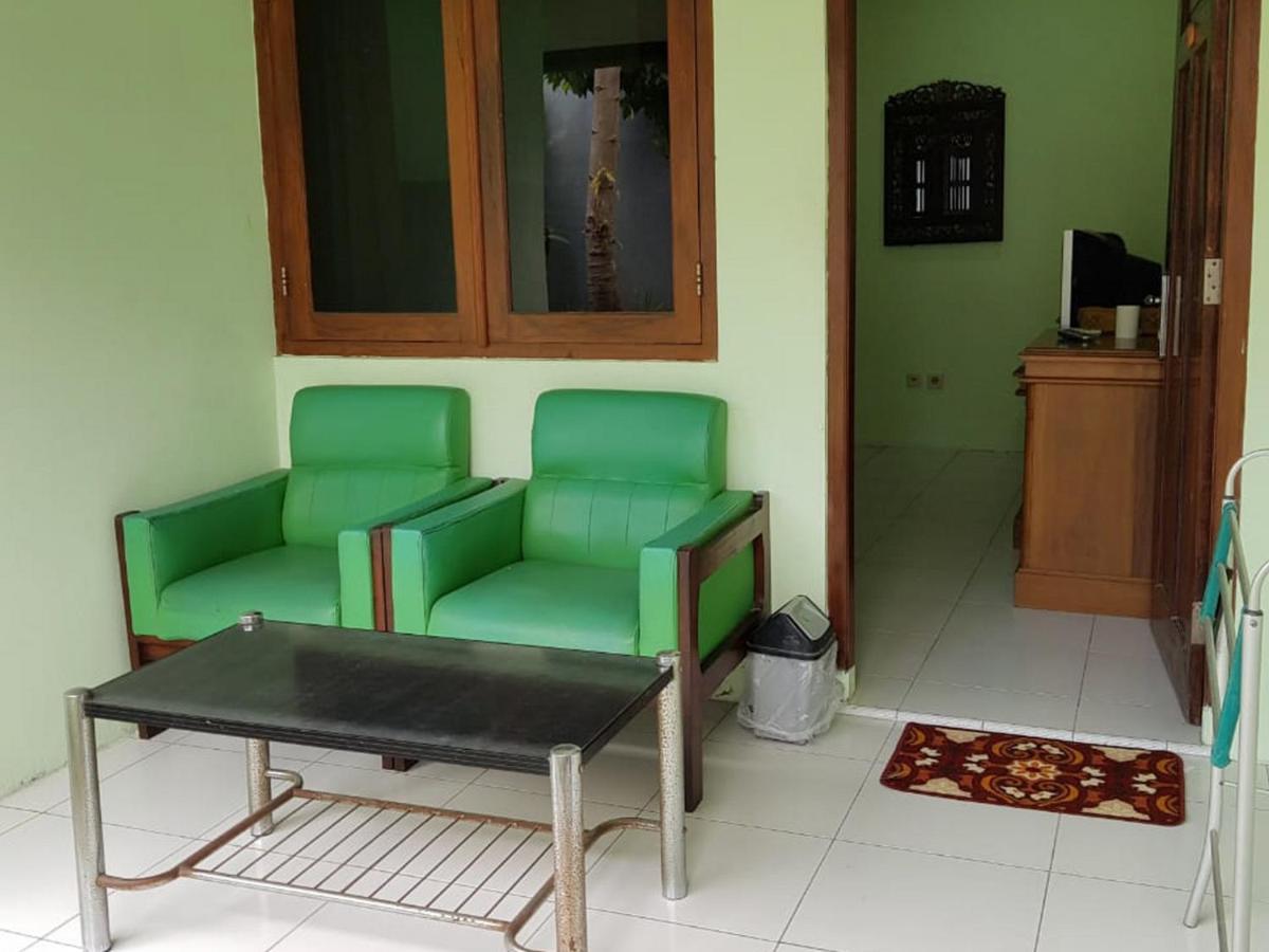 Embe Pitoe Syariah Gejayan RedPartner Hotel Pakualaman Bagian luar foto