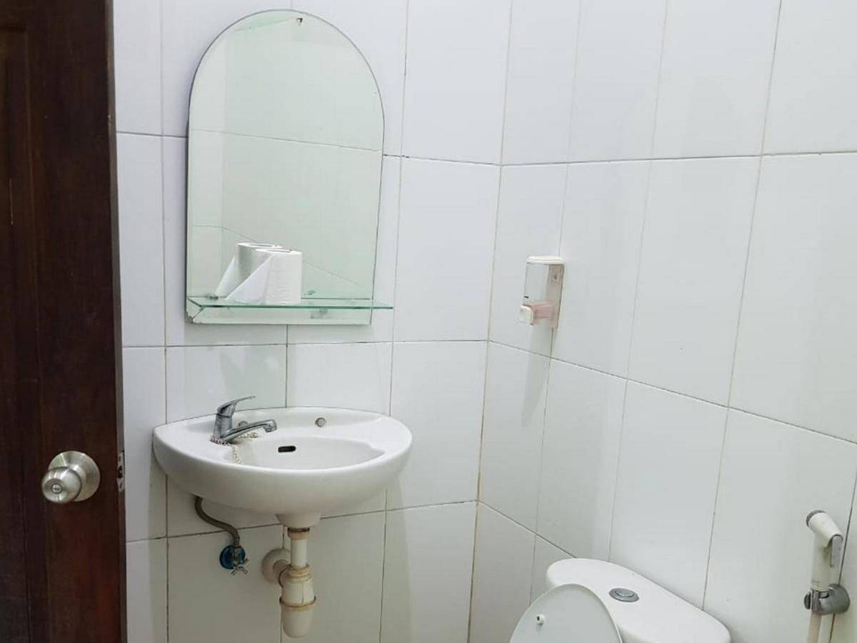 Embe Pitoe Syariah Gejayan RedPartner Hotel Pakualaman Bagian luar foto