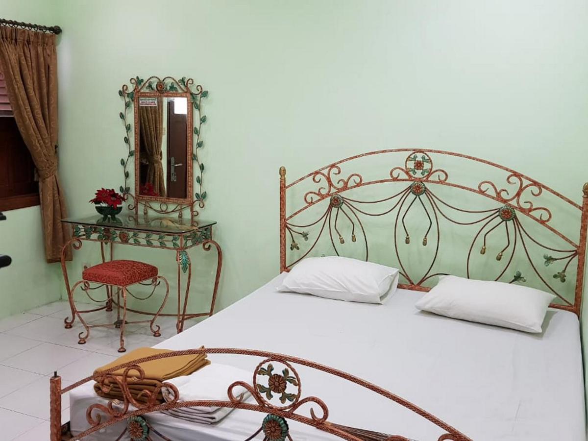 Embe Pitoe Syariah Gejayan RedPartner Hotel Pakualaman Bagian luar foto
