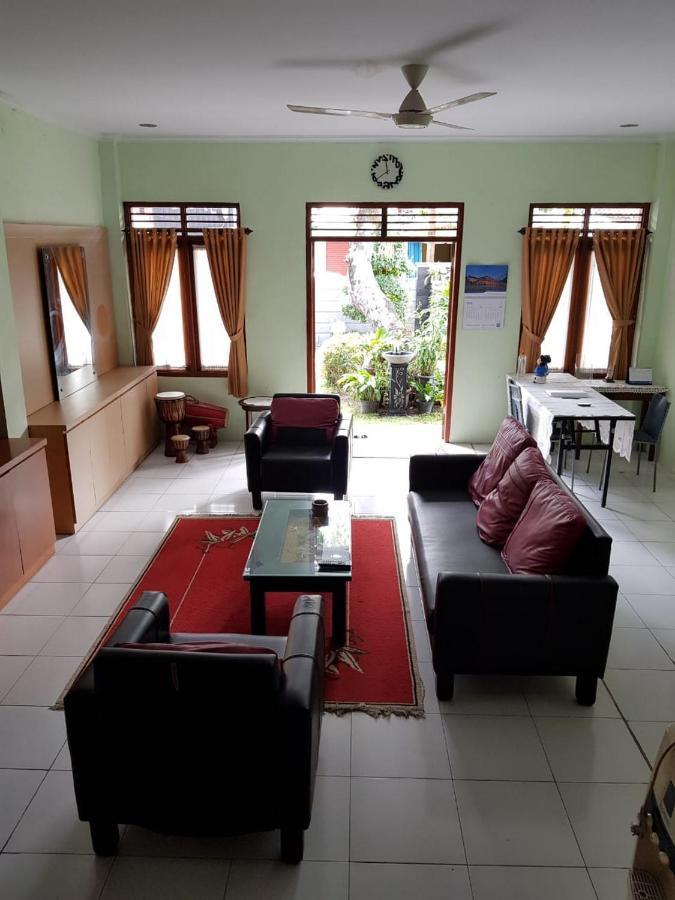 Embe Pitoe Syariah Gejayan RedPartner Hotel Pakualaman Bagian luar foto