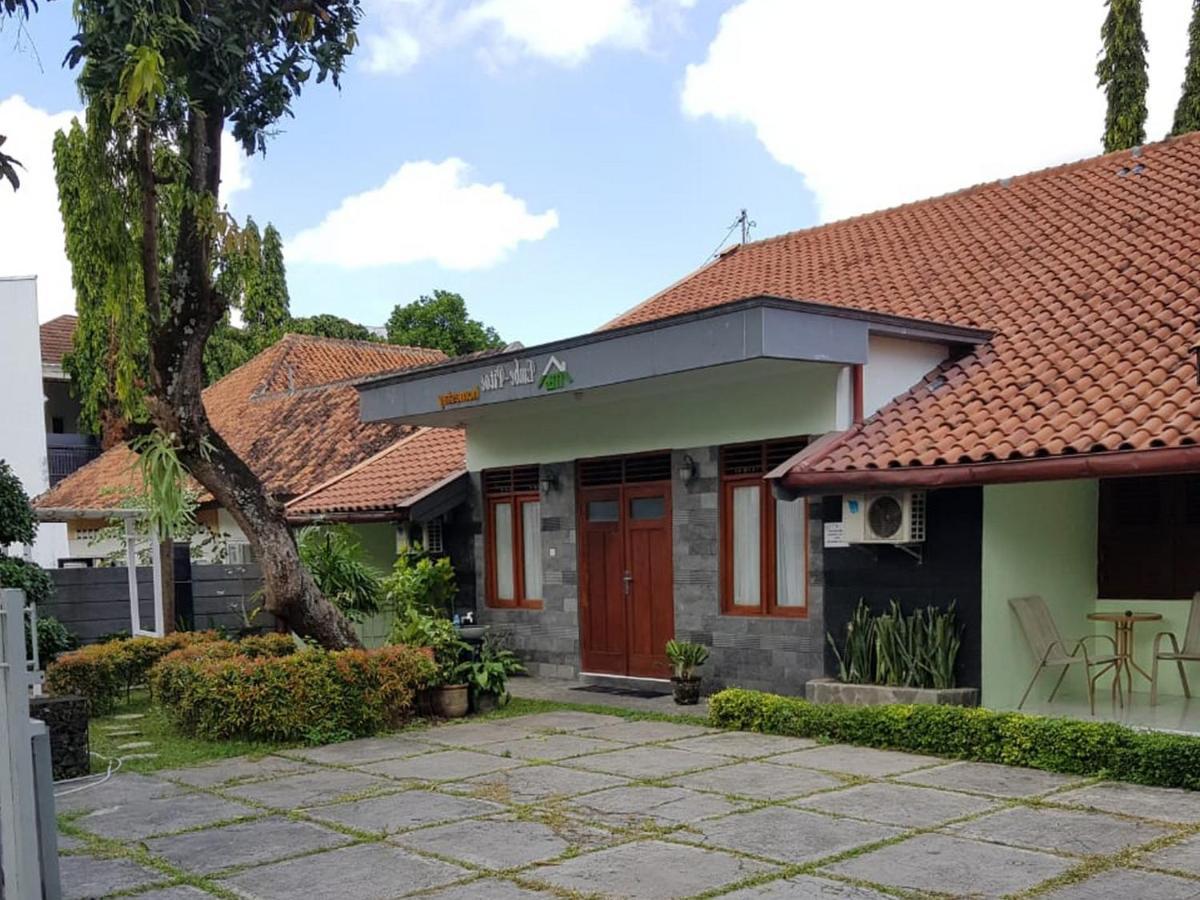 Embe Pitoe Syariah Gejayan RedPartner Hotel Pakualaman Bagian luar foto